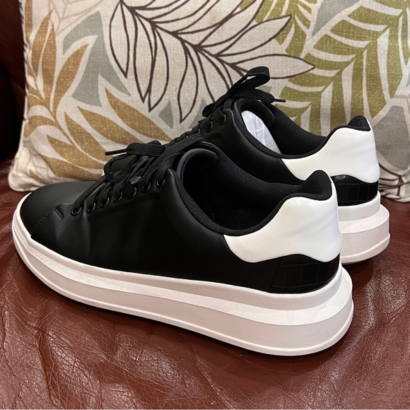Bershka Classic Black and White Men's Sneakers Shoes Size 44 - Picture 4 of 11